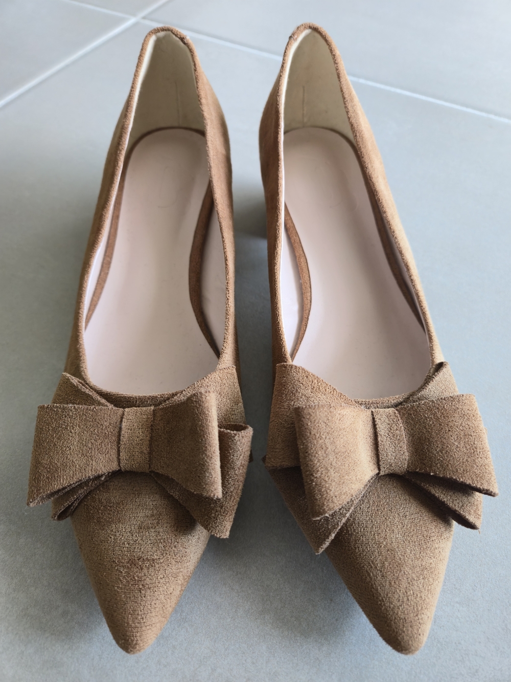 Pointed Toe Bow Flats in Tan Suede